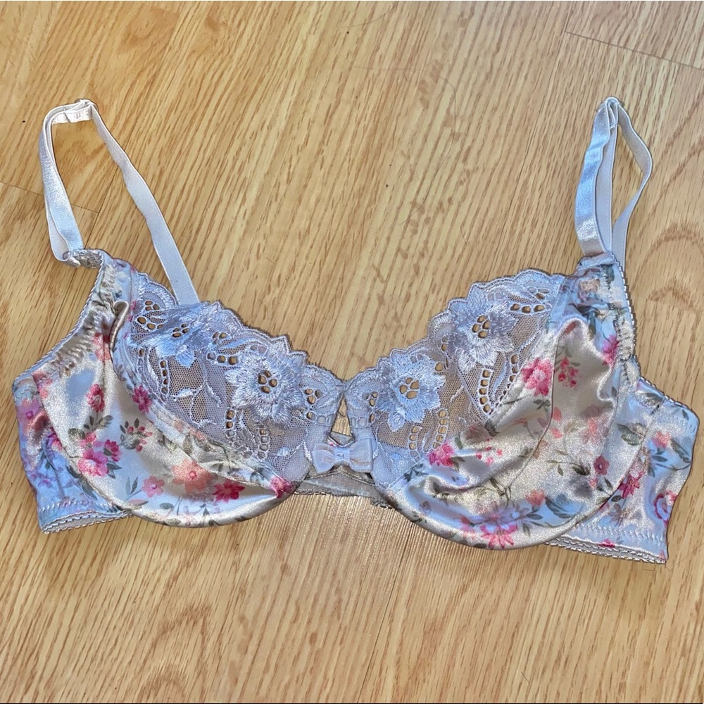 Vintage Victoria’s Secret 34B bra
